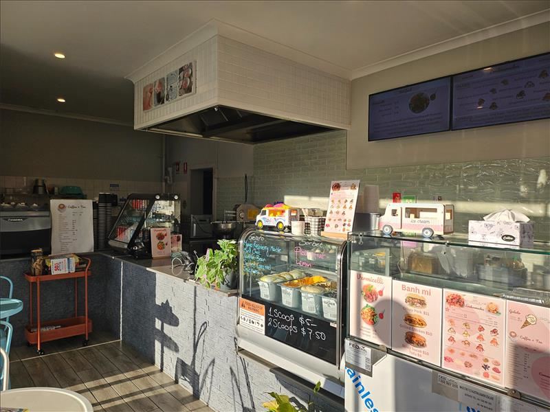 Cần sang shop Coffee/Bánh mì