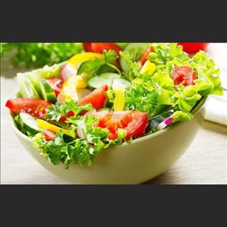 Shop bánh mì cần người làm salad roll hoặc đồ Việt Nam