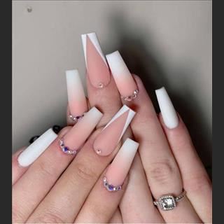 Shop nail ở Port Adelaide plaza cần tuyển nhiều thợ lương cao 