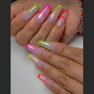 Shop nail cách Inala 25' cần thợ bột có kinh nghiệm