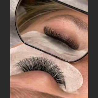 Shop mới mở ở Hampton cần thợ eyelashes extensions