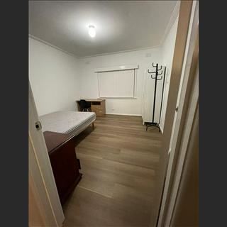 Nhà mới renovate tại St Albans, VIC 3021 còn 1 phòng cho thuê